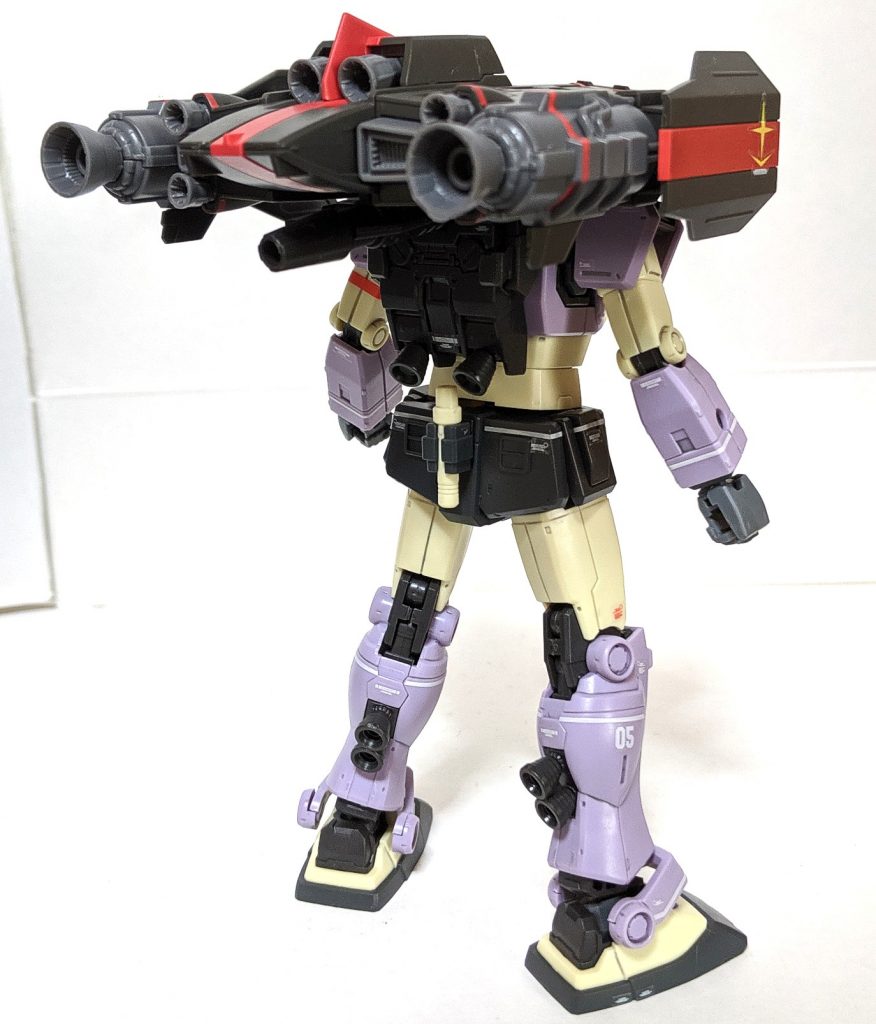 ついに発売されたフェロウ・ブースター装備のジム・インターセプトカスタム、通常形態が一般発売でしたが物足りなさがあったので本アイテムの発売は嬉しいです
フェロウ・ブースターが追加された以外はほぼ一般発売の物と変わりはないですが、ハンドパーツをビルドダイバーズのハンドパーツセットに変更してます

またブースター下部にジョイント穴があったのでビーム・スプレーガンを取り付けてます