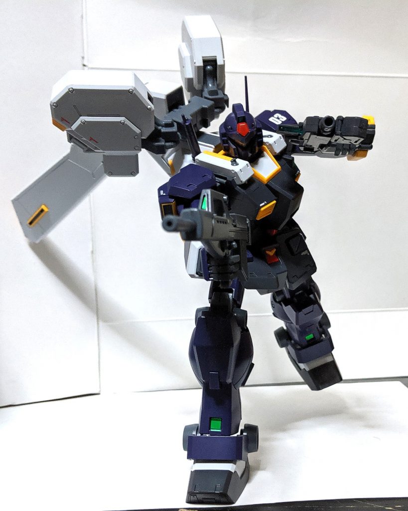 「ジム・ライフルとビーム・ライフルを駆使して戦場を駆ける戦闘スタイル、高い機動性能を活かし攻撃を回避しつつ射撃を行うのを得意とする」

…そんな感じの機体コンセプトとなってたりします