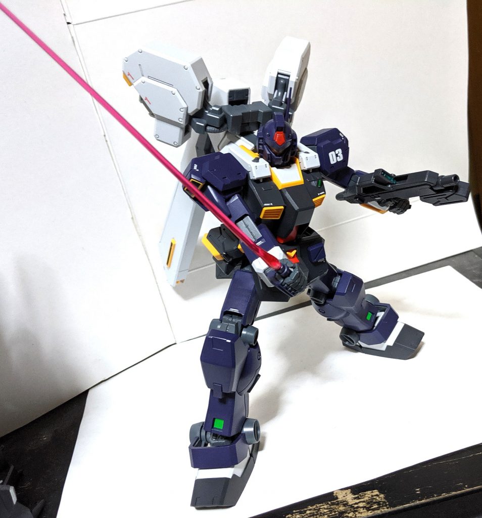 もちろんながらビーム・サーベルも使用可能、一気に接近し斬撃を行う一撃離脱戦法も得意としている