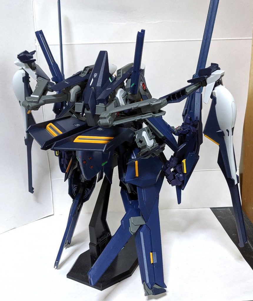 そう簡単にはガンプラで出ないと個人的に思っていた大型MSが遂にキット化、同じ系統のウーンドウォートとは比較にもならない程の大ボリュームになってます