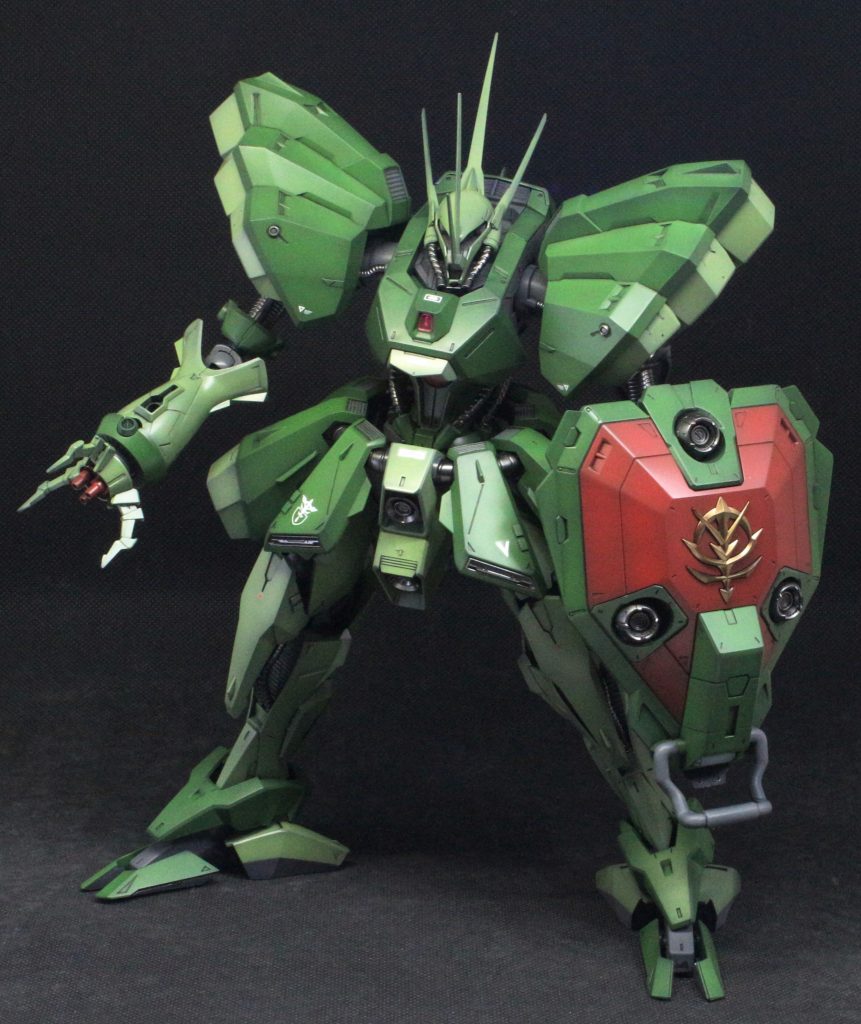 ほとんど自立しないし、シールドを持つと左側に傾きますｗ