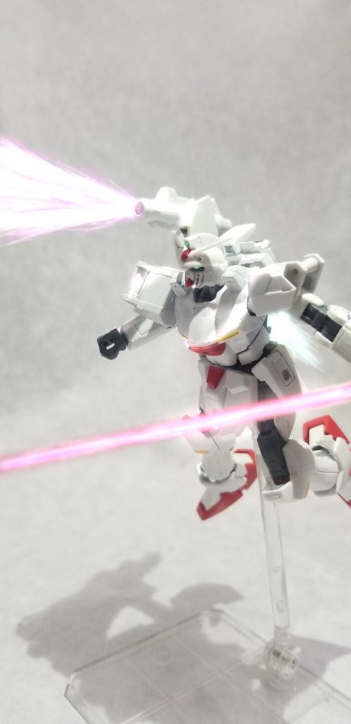 肩に装備されているキャノンは強力だが、最大出力で撃つとしばらく使用不可能になる。