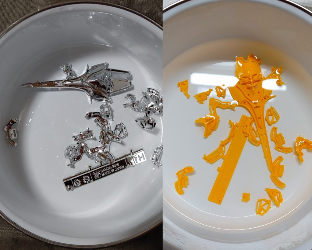 作業はメッキを落とすところから、、普段やらない作業をリビングでやってしまったので家族からめっちゃ怒られた、、
夜中真っ暗にしてリビングで内輪乱舞をする羽目に、、