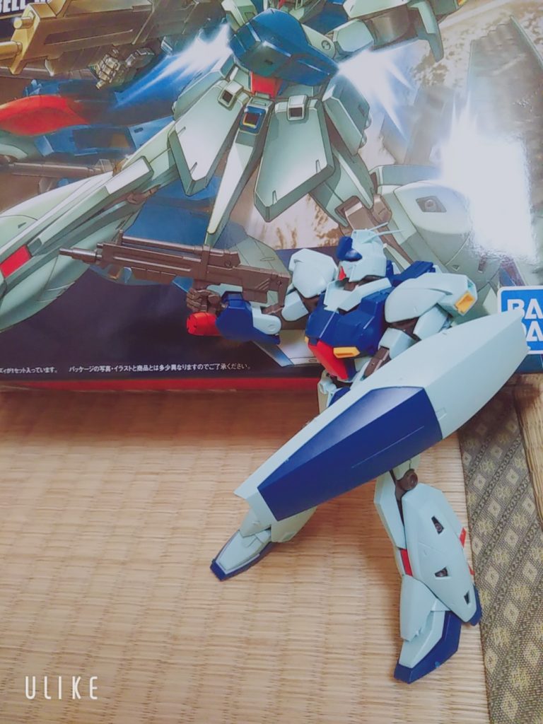 何かを狙ってる