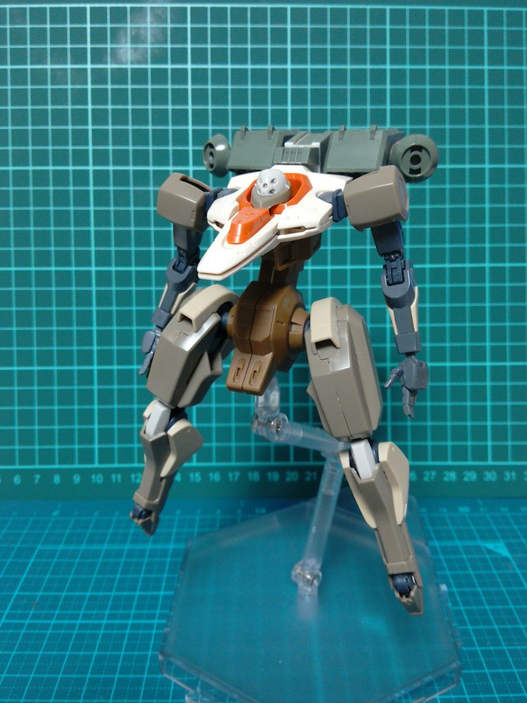 塗装前
腿、脛は後ハメ加工
胴体はこの後3mmほど延長しました。