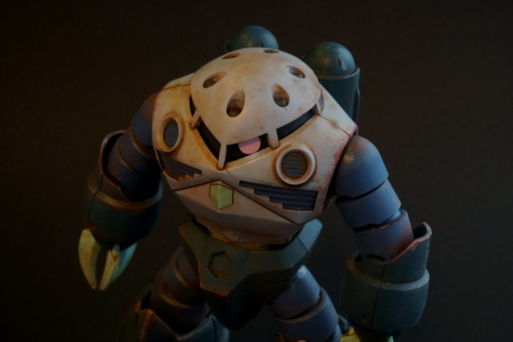 ズゴックの顔は迫力があります。油彩によるウェザリングがうまくできたと思います。