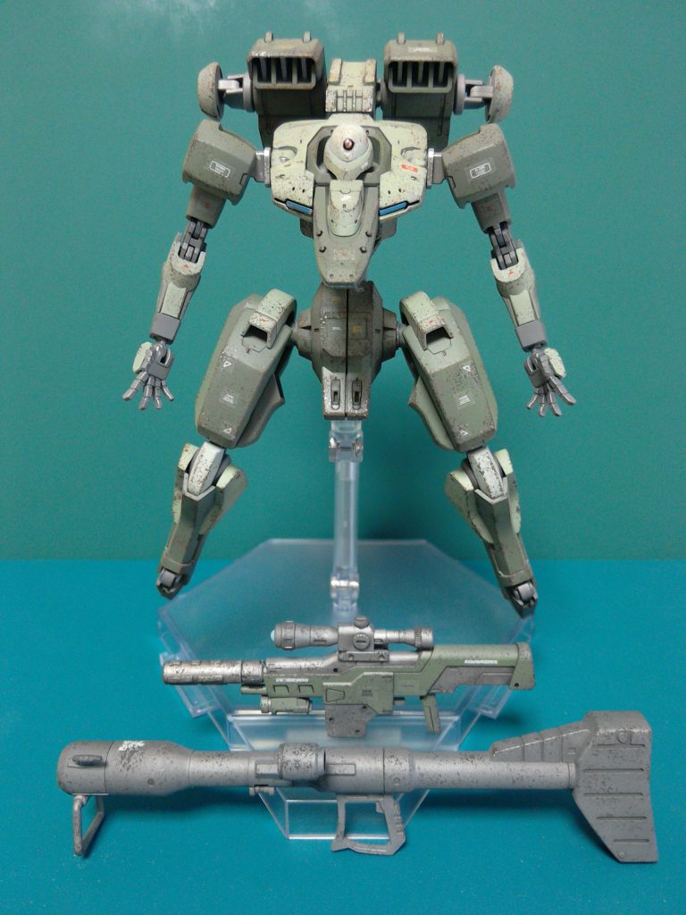 初めてデカールに挑戦
シルバリング起こしてますね。失敗です。
誤魔化そうとしてチッピングが過剰になる悪循環。
撮影も今後の課題です。