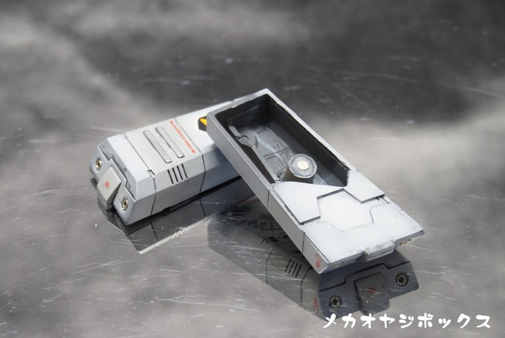 フロントアーマーの接続部。色々ためしてネオジム接続に落ち着きました。