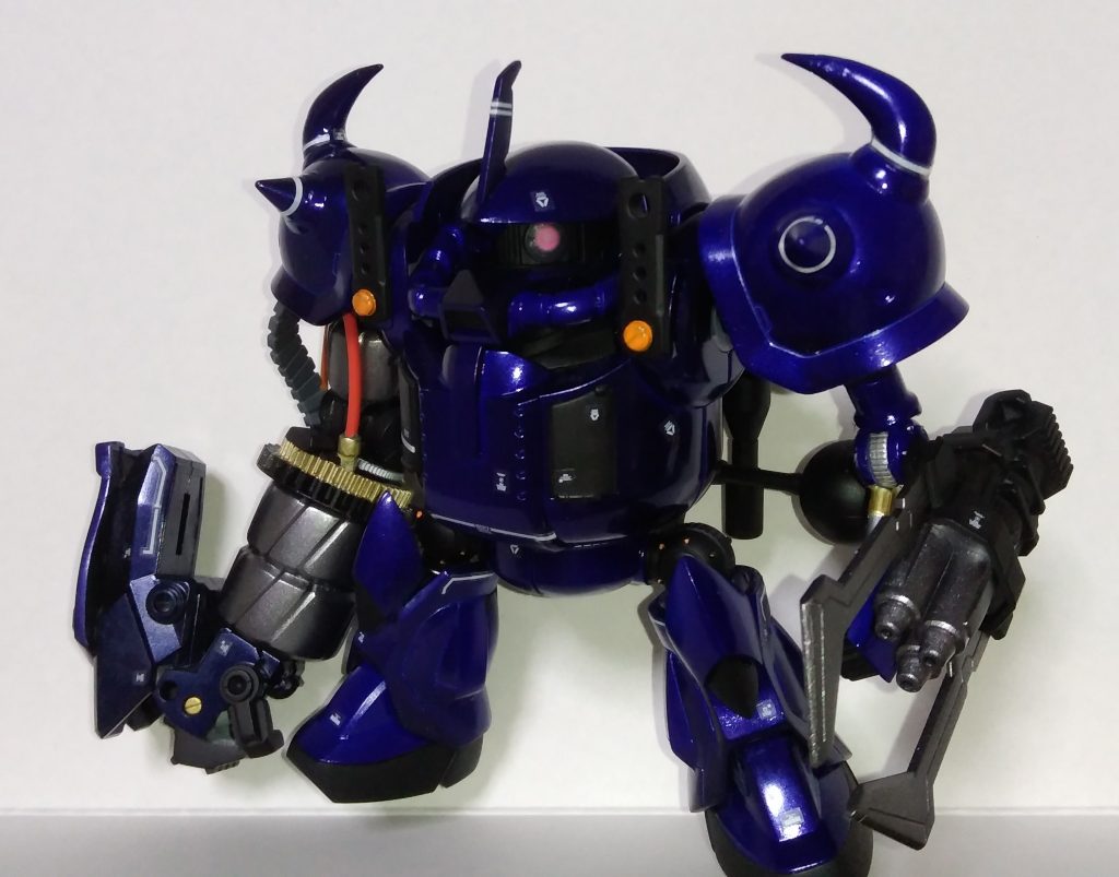 モビルハロをジオン系にしたくて製作開始。
深夜テンションで右腕がおかしくなりました。
使用キットは
SDグフカスタムの頭、MGグフカスタムの肩、旧HGUCグフの足
M.S.G インパクトナックルなど。