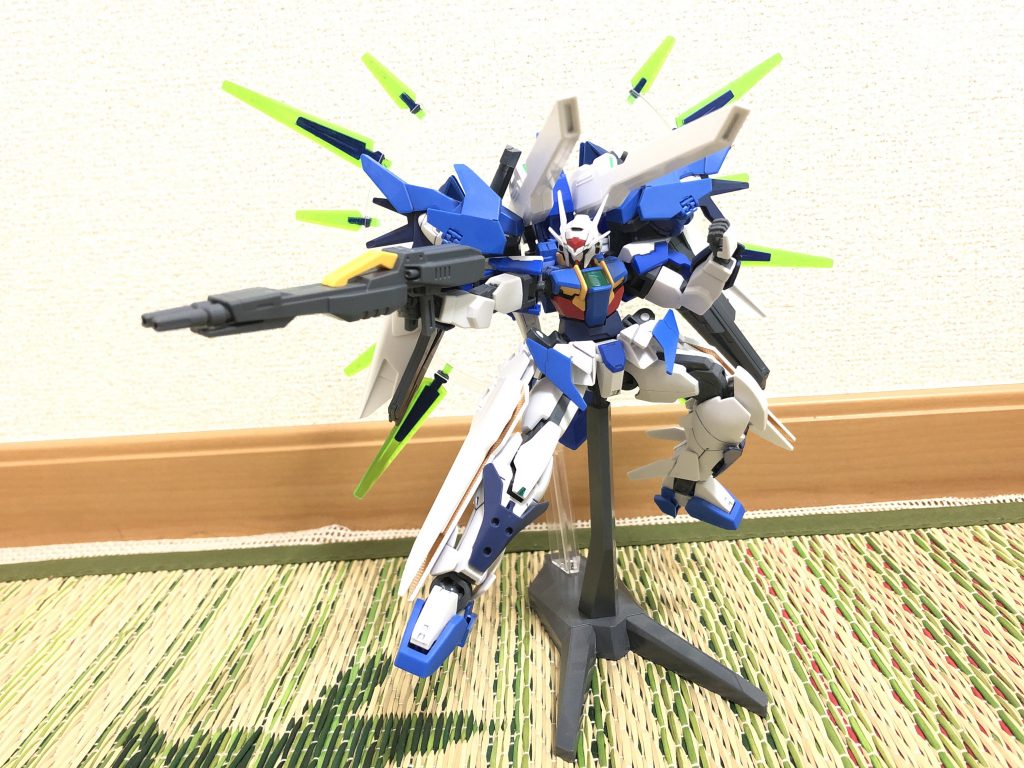 通常時は割と大人しい外見に。可動域も問題無い程度です。