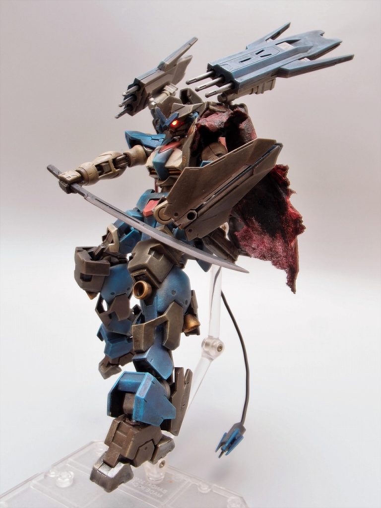 「Magnum Fang, FIRE!」バインダーのバーストサーベル刀身を直接射出する。オリジナルの機構を無視して炸薬量を無理に増したため反動が大きく、ハムペンのサポートによって初めて使用可能となる。