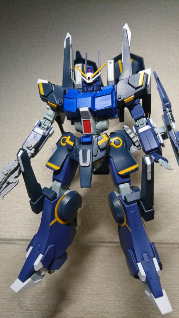 当初の配色案。胸部のブルーは失敗したので塗りなおし。