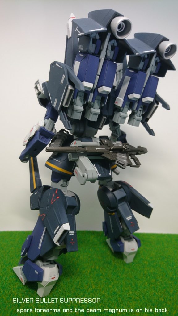 ビームマグナムは腕部交換用レールに取り付け可能。