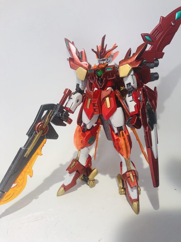 *スザク合体形態*
ヴァーミリオンとスザクが合体した形態。
飛行性能が向上し、ライフルが追加されたことで中〜遠距離にも対応可能となる。
また、スザクがエネルギーを生産出来るため、余程多量に使用しない限りはエネルギーが切れる事はない。
ただ背負っただけですが、スザクの可動域のおかげでキレイに纏まったんじゃないでしょうか。