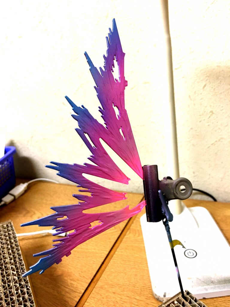 光の翼はグラデーション塗装で