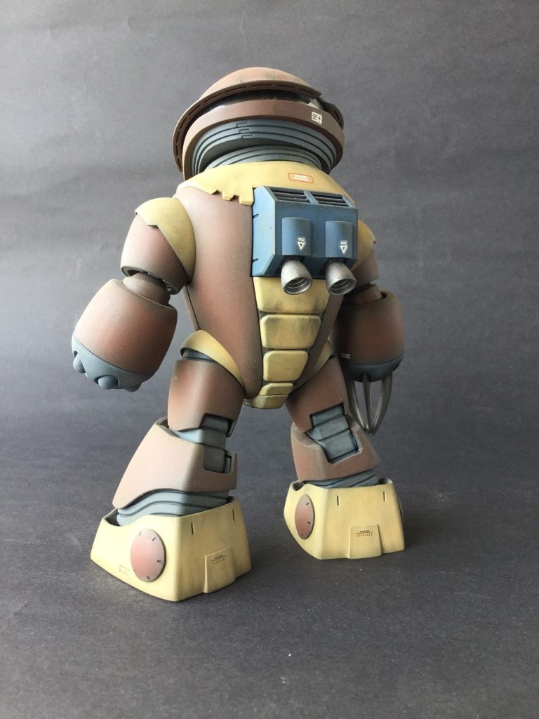 塗装ですが、メインの本体色は適当な色が無かったので手持ちの色で調合を繰り返しました。もう2度と同じ色は作れません。(爆)
ランドセルは旧キット世代なら馴染みのカラー「ミディアムブルー」です。昔は武器やランドセルはみんなこの色を塗っていたような気がします。