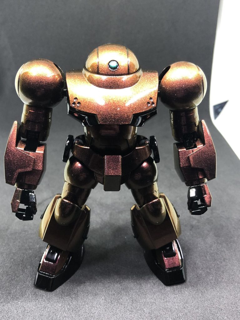 見る角度や光のあて具合によって色味が変化するので変化が楽しめます。