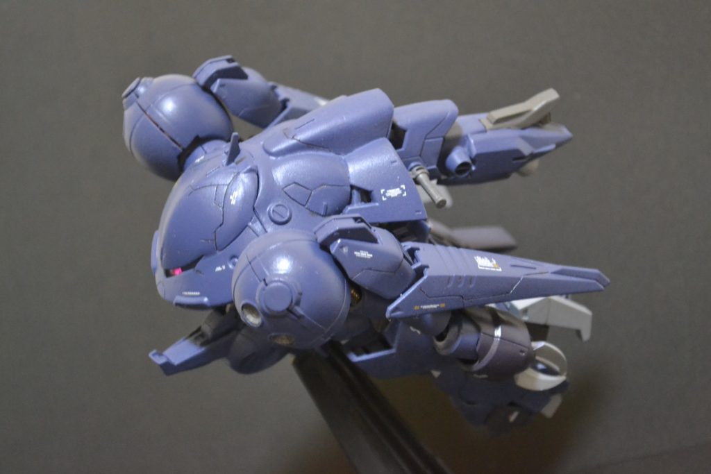 巡航モード
丸い肩と腕を隠すシールドで水流抵抗を軽減させています。