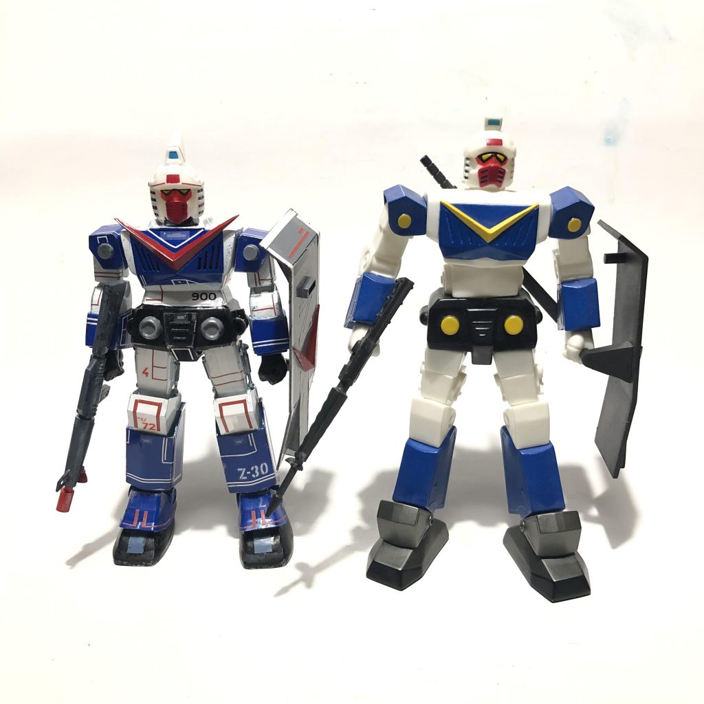 本家キットをコピーして作られた「ギガブレイン製ソフビバイソン」と。
実はこのソフビに着いていたオマケのアニメデザイン風オプションヘッドを使って作りました。