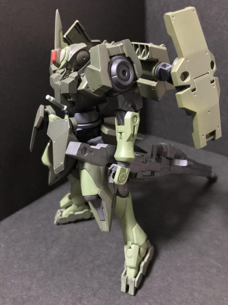 額部にはHGUCゼータの額パーツを加工してつけています。また、アンテナはシャープ化してます。