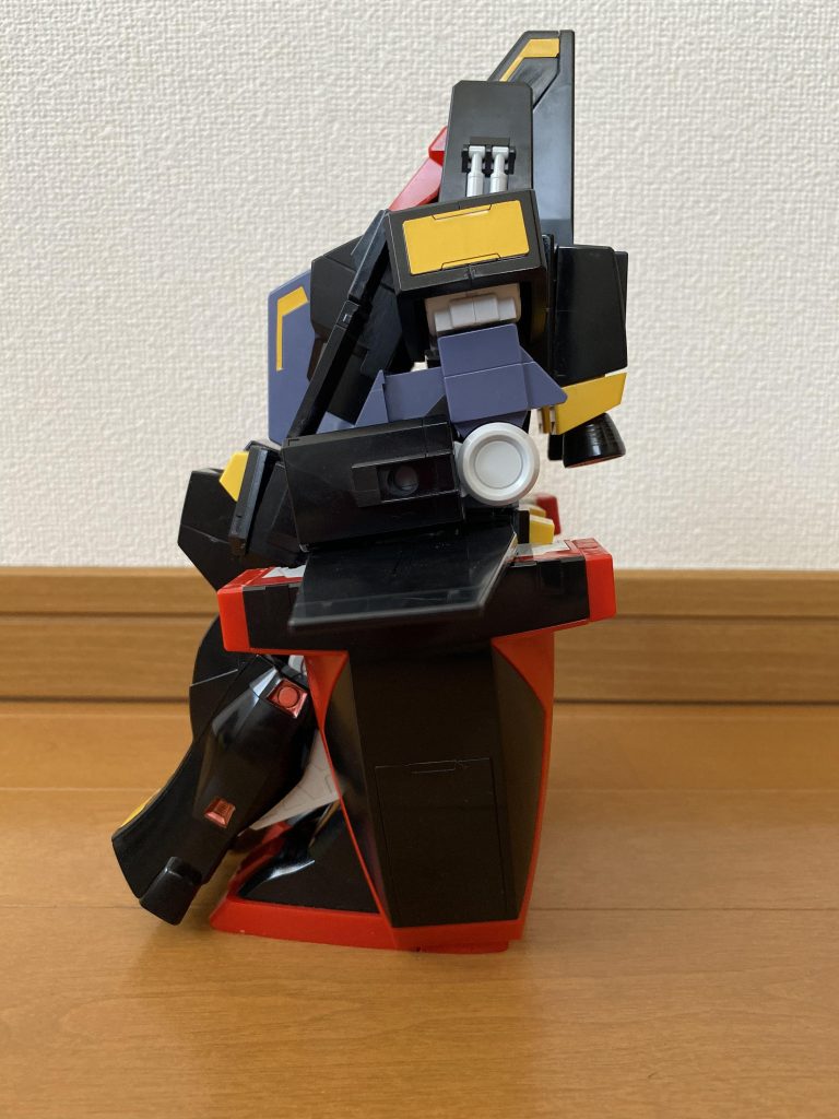 横から。腕のパーツを紛失したようです(^_-) (父)