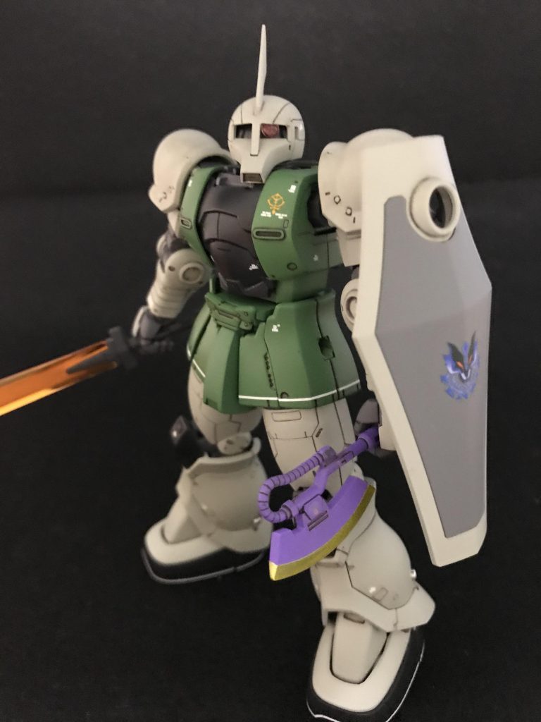 カラーリングは設定がマチマチなのですが、 Gジェネの画像を参考に塗装しました。ボディの緑が少し明る過ぎたかも。