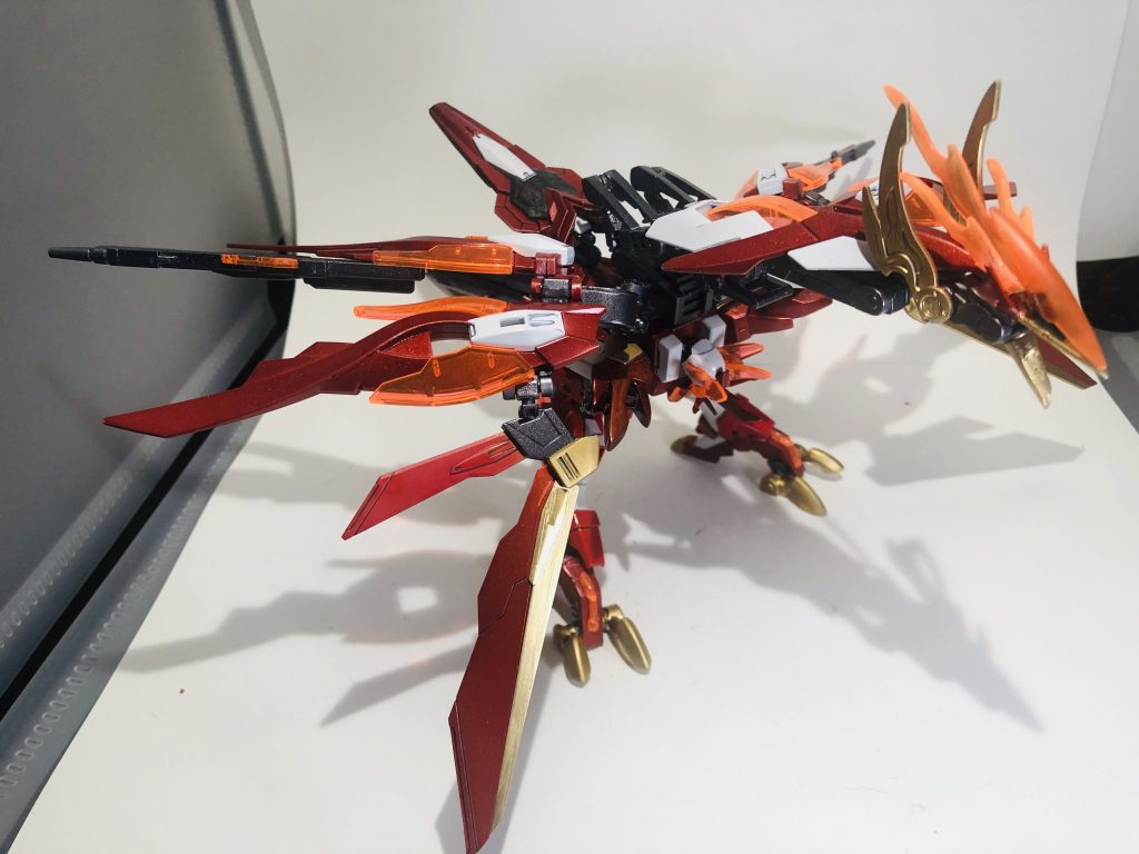 変形!
*大鳥型MB『鳳』*(オオトリ、と読みます)
ヴァーミリオンとオオトリが合体し、オオトリが操縦する鳥型の形態。
格闘型の朱雀に対し、エンテイやカグツチでの射撃を得意とする。
ハイパーモードを搭載せず、エネルギーを武装へ安定供給する事に重点を置いている。
変形方法はほぼ変わらないので、面白味に欠けますが…翼が違うので差別化できてるのではないでしょうか?
ここまでヴァーミリオンと鳥の合体を見てきましたが…
え?最強の合体は鳥+鳥!?Σ(゚д゚lll)
では
*鳳・凰・合・体!*