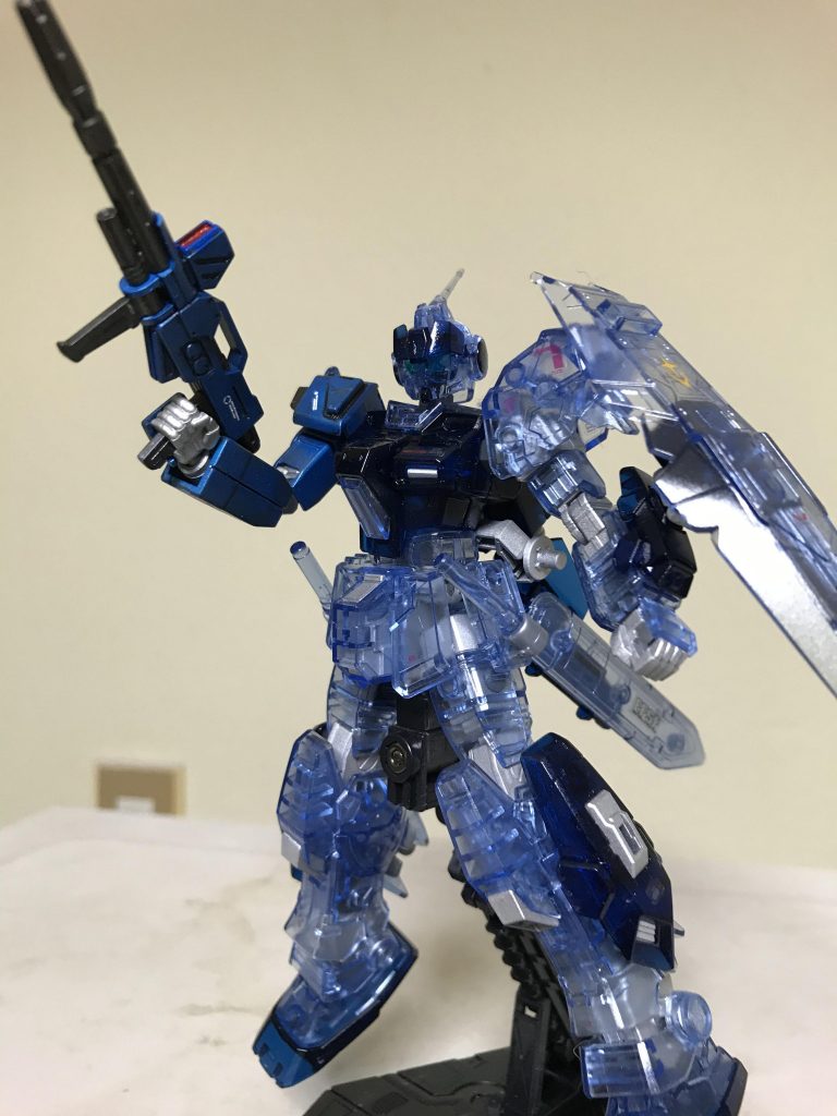 初めて制作した。
ガンプラクリアカラーも
カッコイイなー!
右腕とビームライフルは
ペイルライダー クリアカラーに
合うように 塗装しました。