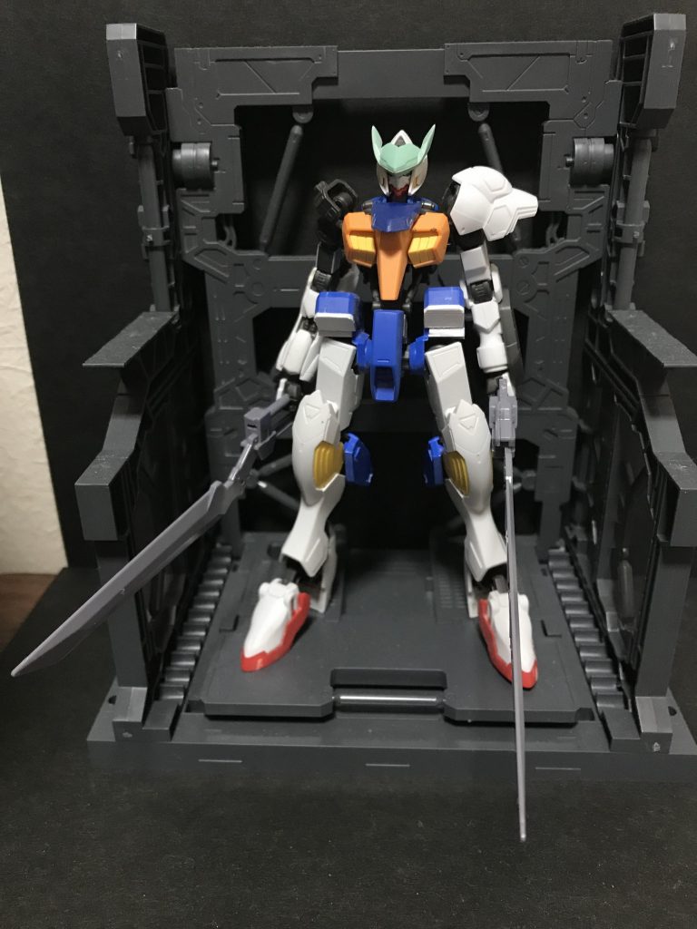 制作工程
この時点で頭部､胸部､腕部､脚部のおおよその形は出来ておりましたが､配色や名称で悩んでいたらあっという間に時間が経ちました…