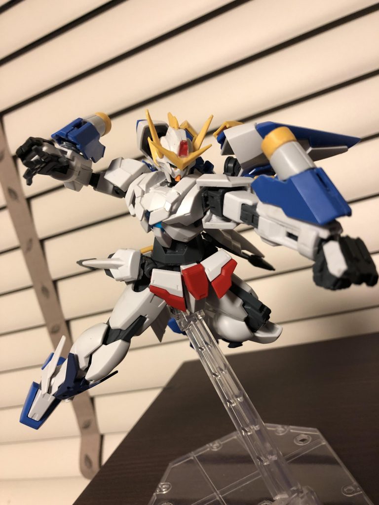 主武装のGNナックル
手甲に当たる部分に特殊な素材を使って出来た出来たGNナックル。エクシアのGNソードと一緒でGNフィールドを突破出来る