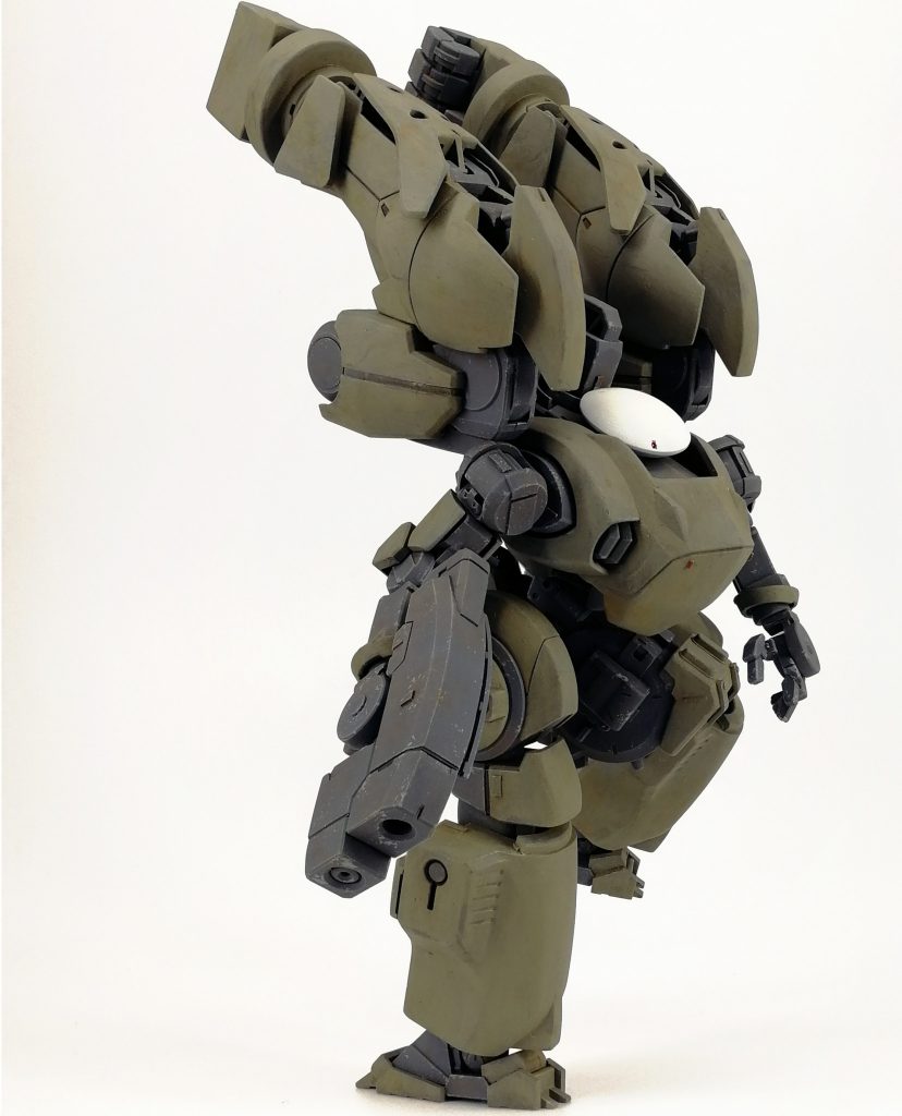 手持ちの砲はジェノアスの物をベースにディテールちょい足し。
どこにでもある信頼と実績の量産品。