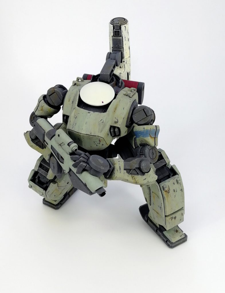 手持ちの砲はマグアナックの物をベースにオートマチックショットガンをイメージして加工。
頻繁に交換するイメージでウェザリング控えめ。
どこにでもある信頼と実績の量産品。
数メートル級の小型のオロチであれば十分に対処できるメインウェポン。