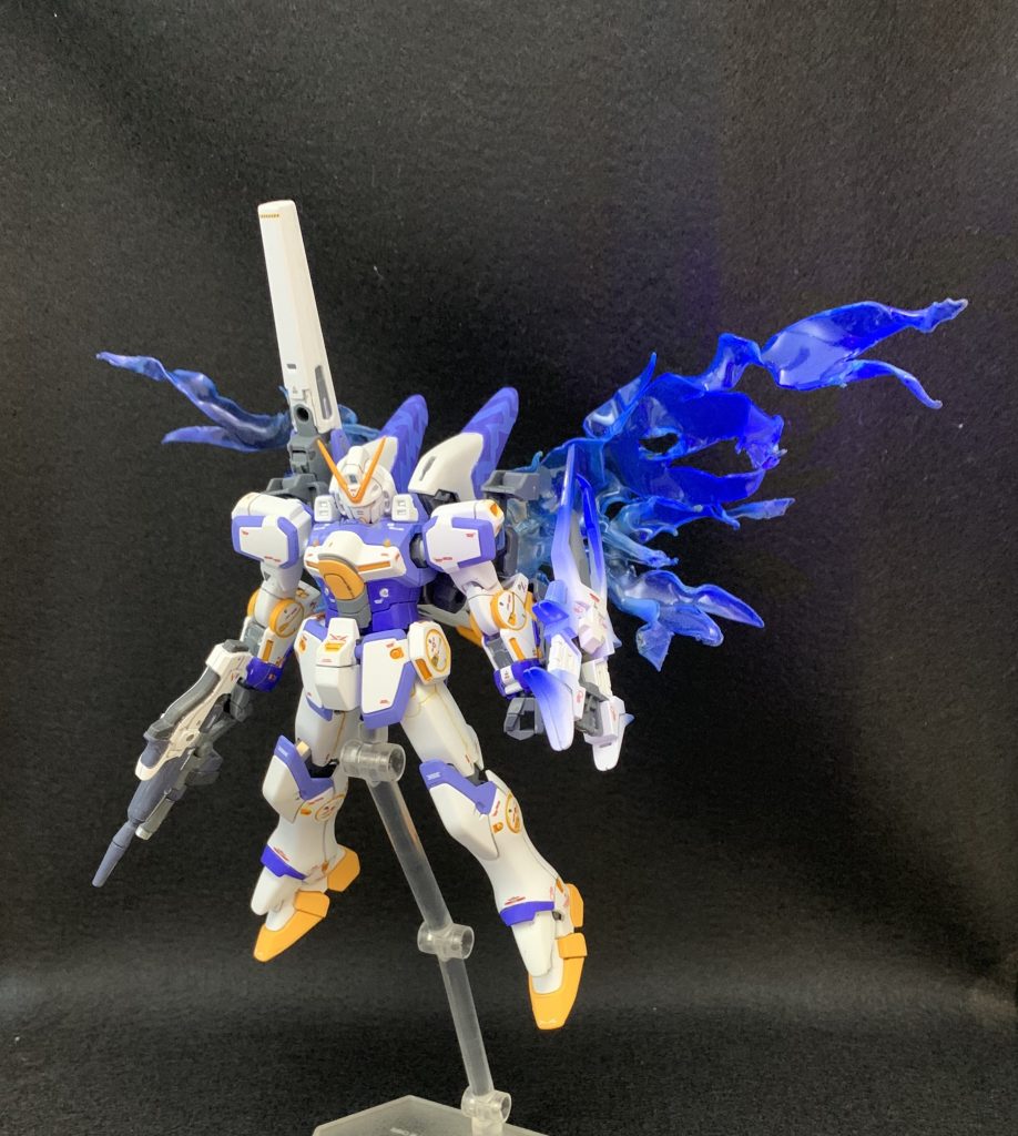 クリアブルーには蛍光塗料も混ぜているのでブラックライトで光ります。