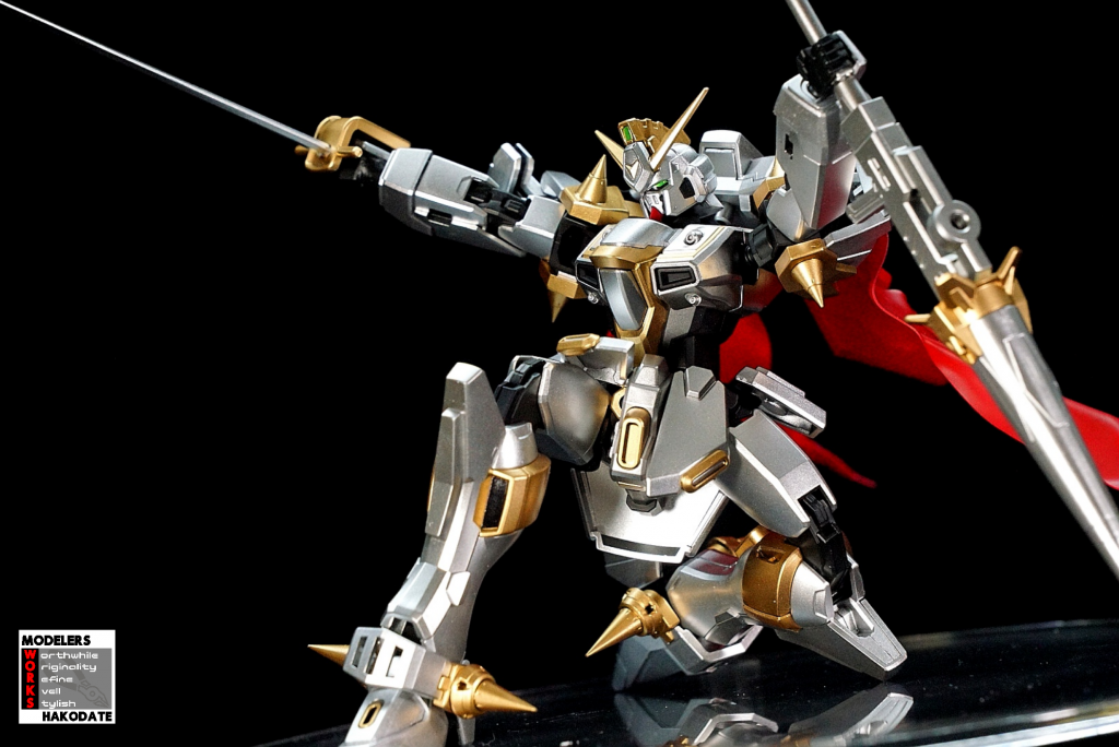 最近作った中では、塗装は一番楽でした。パーツ分けしっかりしてるし、黒サフ吹いてからシルバーやらゴールドやら塗るだけ。メタリック塗装は楽で好きです。