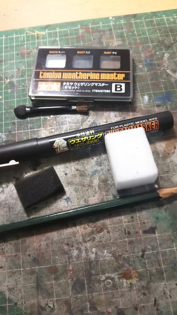 メラミンで擦れば、艷消しと訂正も出来て