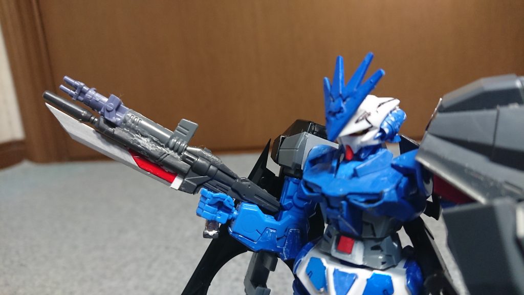 その３
ビームライフル上部にガトリングを追加しました
接着ミスって汚くなってるのはご愛嬌