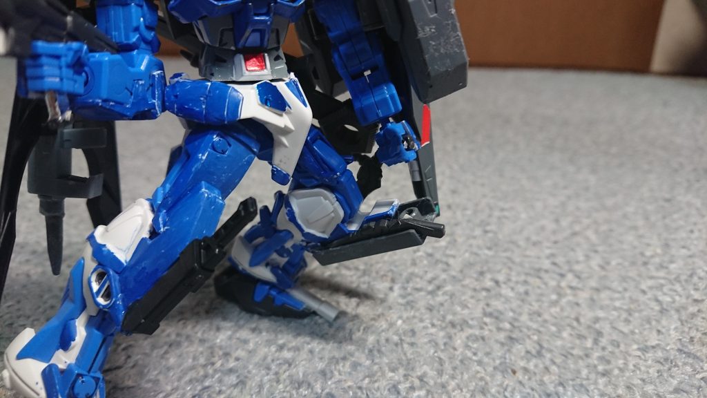 その４
両膝のアーマーシュナイダー/ナイフ
ブルーフレームには欠かせませんな