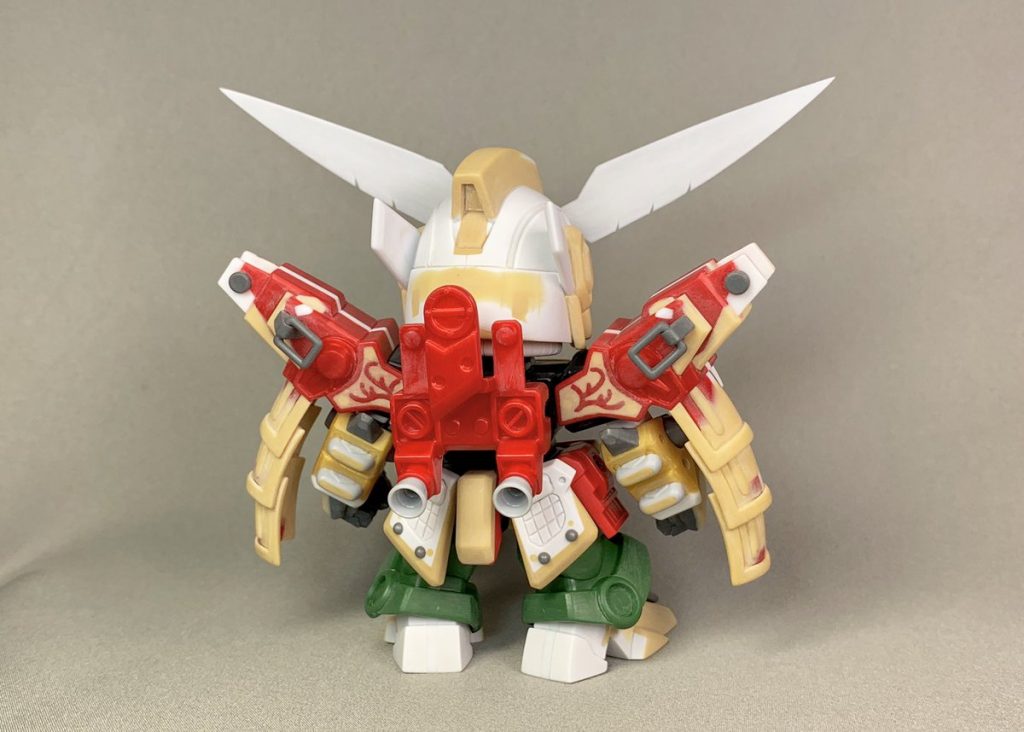 背面　兜、肩当て、バックパック、バックスカート、足下は紅零斗丸キットを加工して使用肩は特に印象が変わるのでコミック版に近づけるよう弄りました。