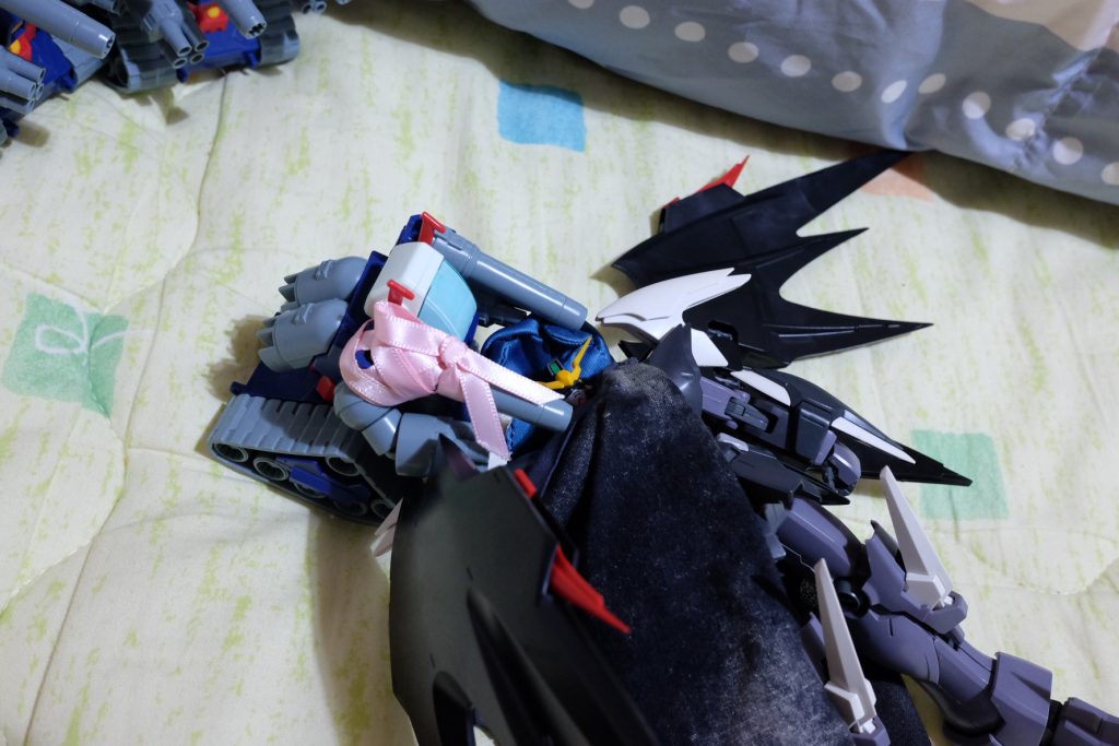 ヘル：あれ？  ガンタンク、なにしてるんだ？