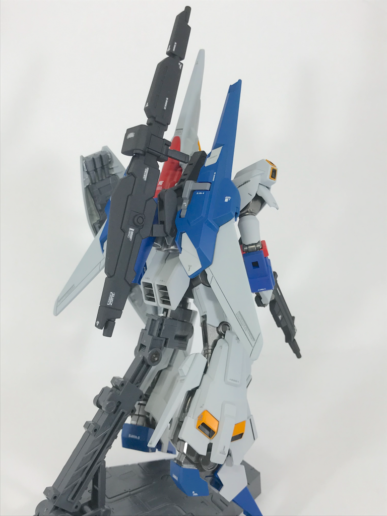 1/144なのでコストパフォーマンス
が良いといっても色々なパーツを
使用してますので結構な散財でした。
ベースはリゼルC型、頭はライト
ニングガンダム、肩とシールドと
ビームライフルはリガズィ、サイド
アーマーはゼータプラスと言った
具合です。。゚(゚´Д`゚)゚。