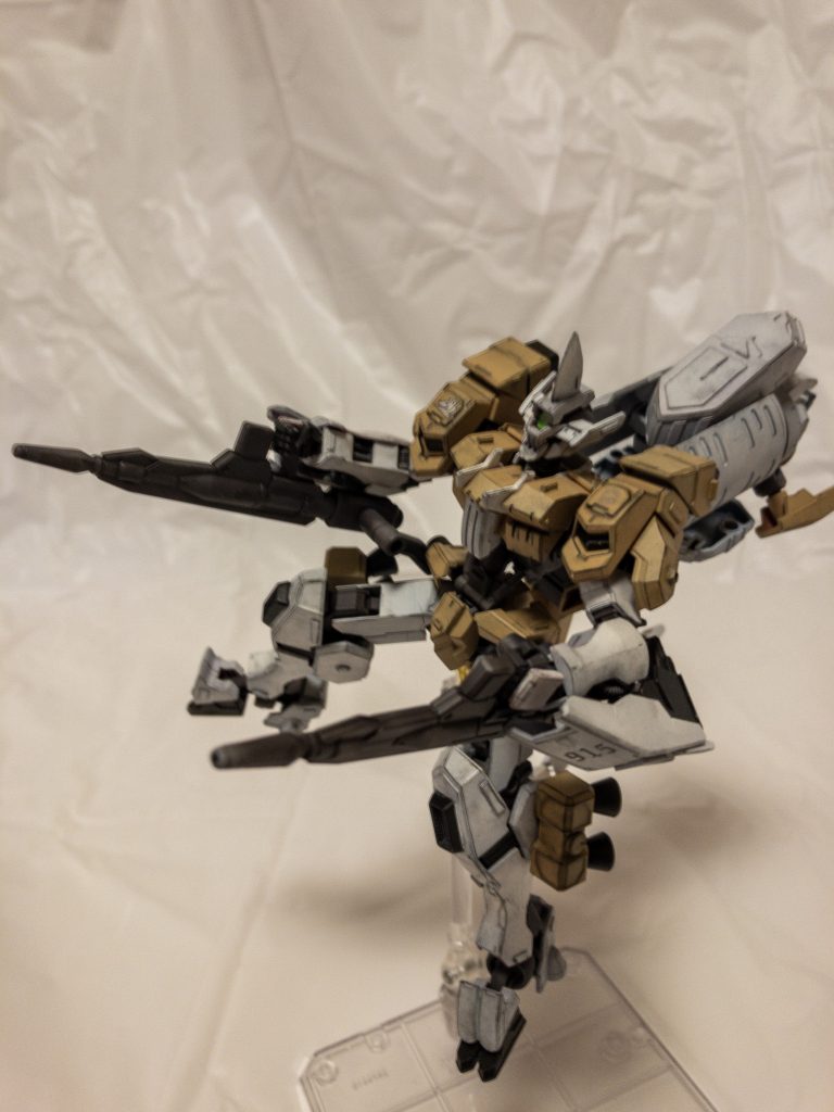 ## マシンガン

ベース機から継承した装備。
マウント位置がフリーダムのクスフィアスと同じ腰部になっている。
この変更は変形時を考慮したものである。