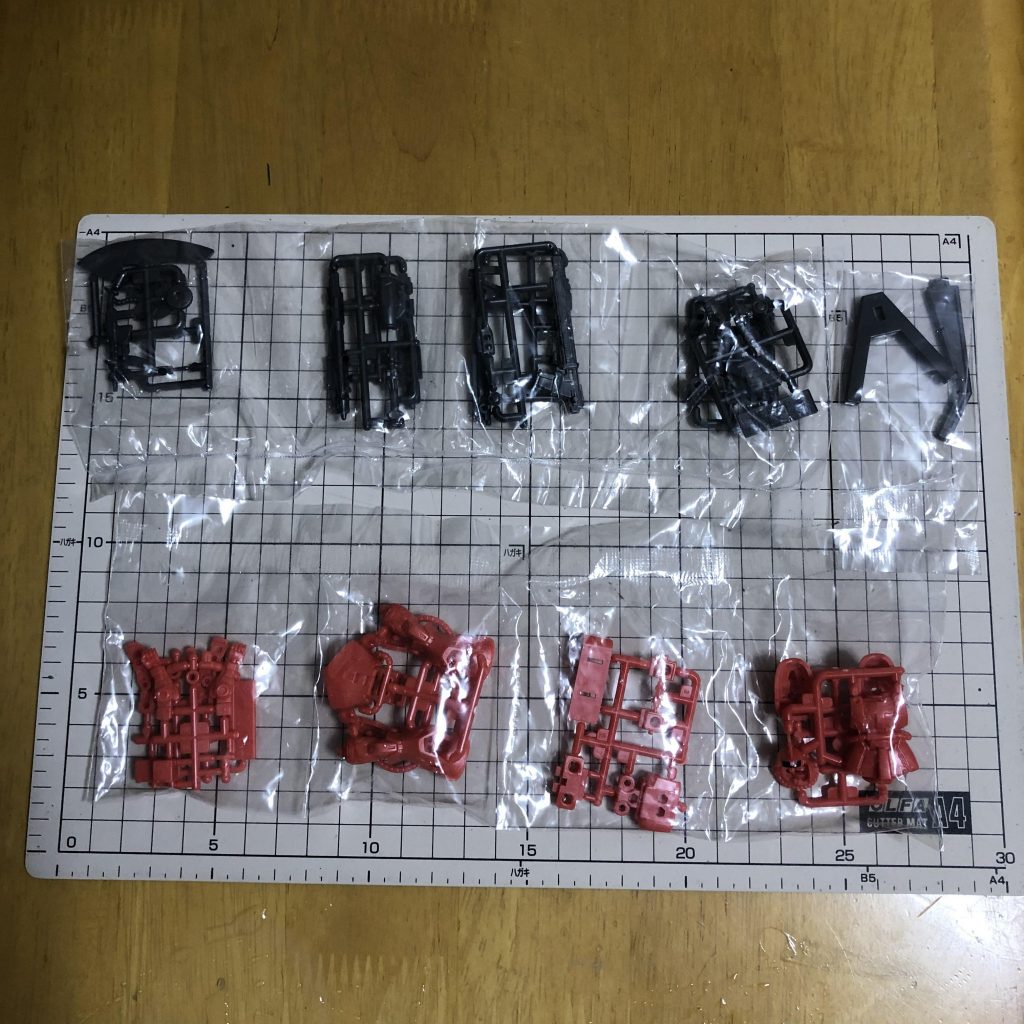 材料:
ザク部分:シャア専用ザクII 400円
マインレイヤー部分:武器セット400円×2
武器セットのうち1つは前回06RザクIIを作成した時に使わなかった余り物です。
origineの武器はあまり好きでないのにダブってしまい使い道に困っていました。