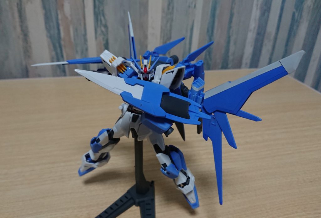 両腕のシールドはソードとしても仕様可能