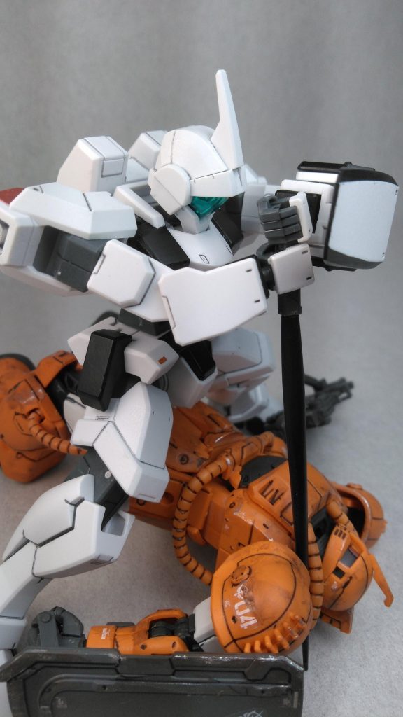 電磁警棒で相手に**トドメをさすッ！**