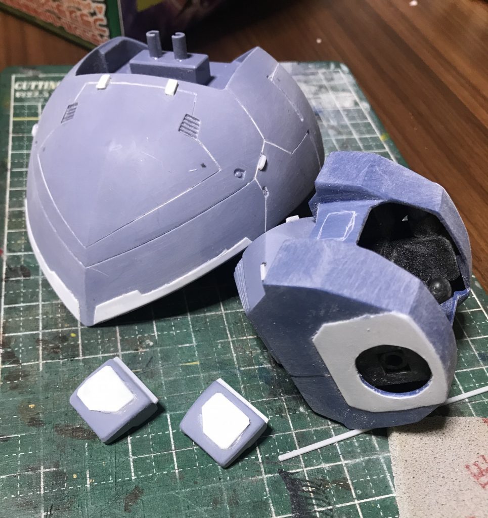 こんな感じでスジ彫りなどを追加。