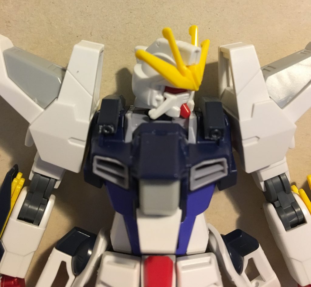 首周りの改修。
アメストの胴体そのままだど、ダブルエックスのヒゲとぶつかってしまうため、切り落とした後で別パーツと交換。最終的には、ダブルオースカイのパーツを移植する形でまとめました。