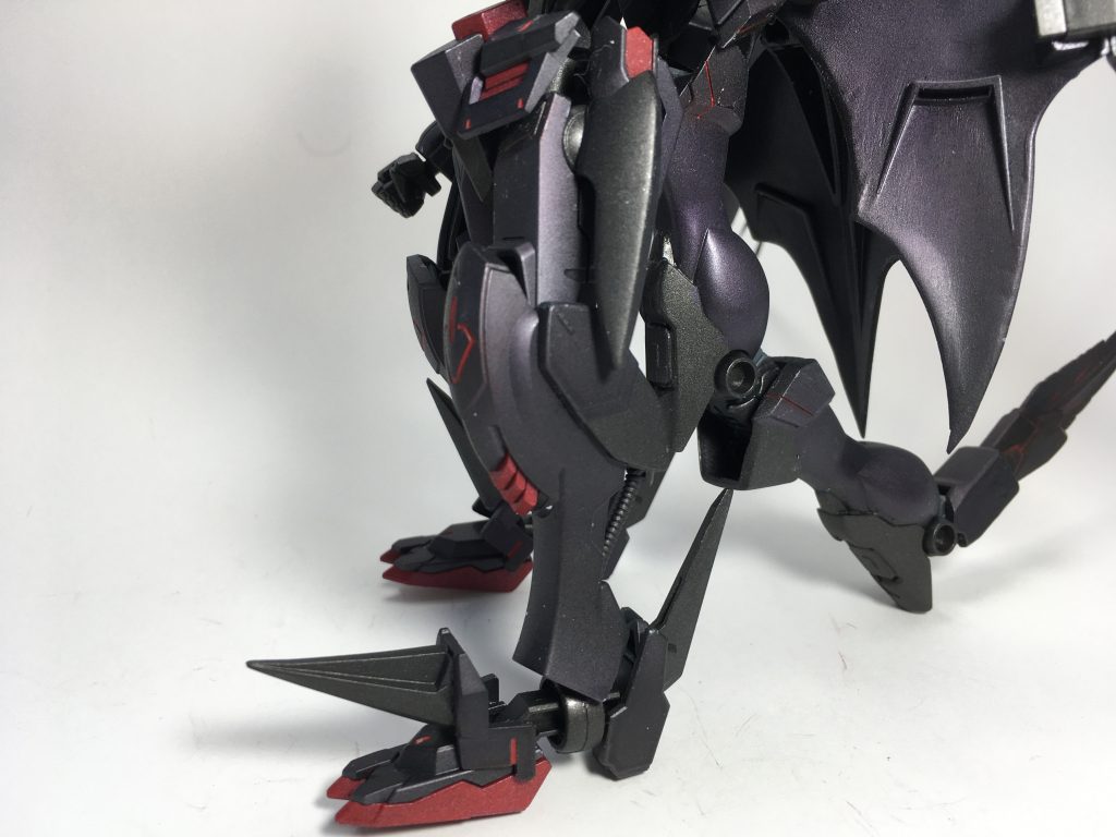 下半身ではサイドアーマー、
アンクルガード、踵にパーツ貼り付け