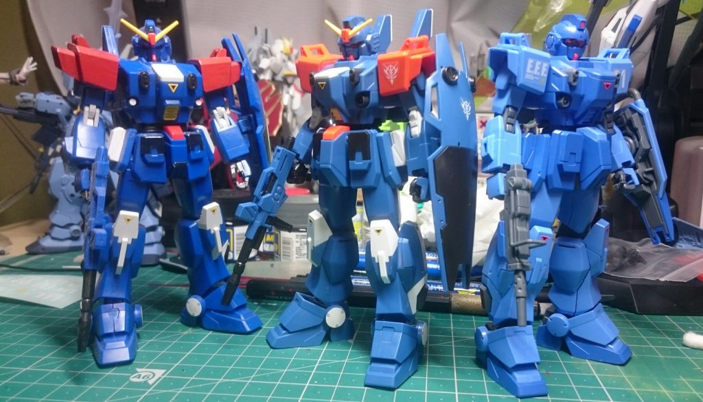 左から旧版HGUC(肩は塗装)
リバイブHGUC(肩は赤と青の選択式)
リバイブHGUC1号機(ゲーム版、漫画版頭部選択式)