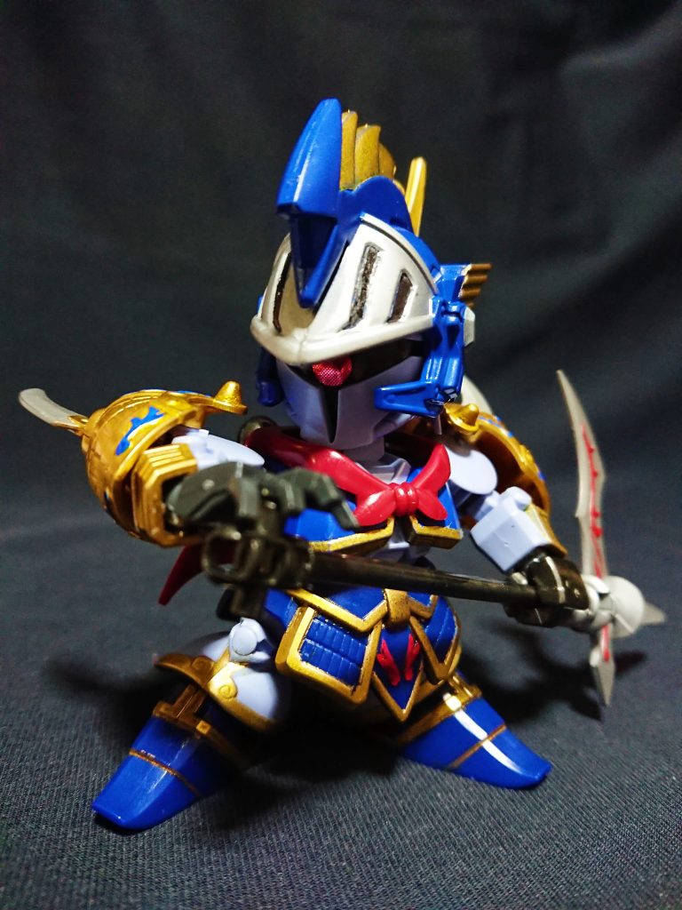 今回はギャンのシンプルさにあわせ、兜追加のみとしました。
ギャンスロットの頭部は薄青ですが、胡軫が濃青の面積が多かったので兜もあわせて濃青にしました。
この兜はとてもいいものです。