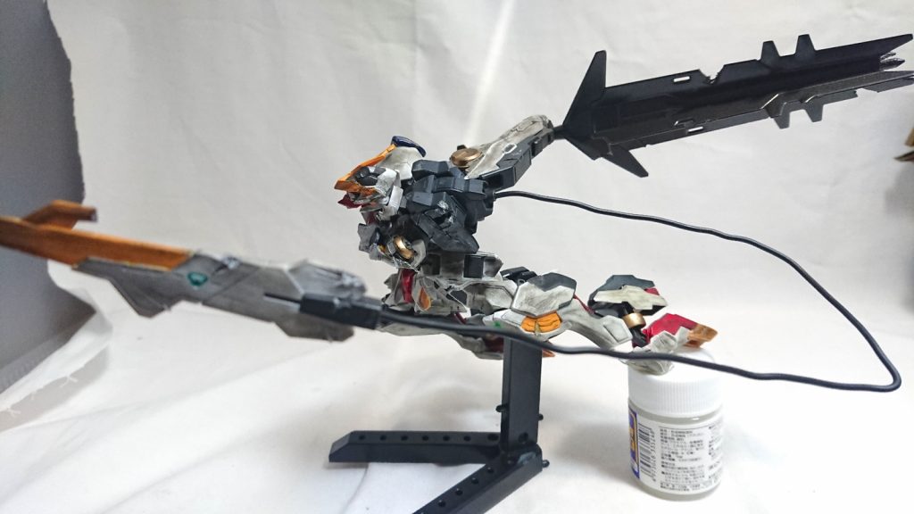 本体だけ
煙で見えませんがポージングはこんな感じ
首にジャンクパーツを仕込んで通常より上を向けるよう改造してます